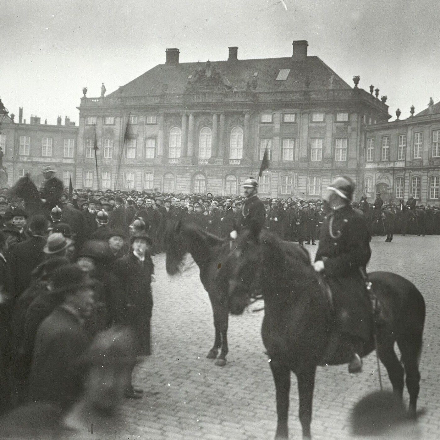 1: Påskekrisen