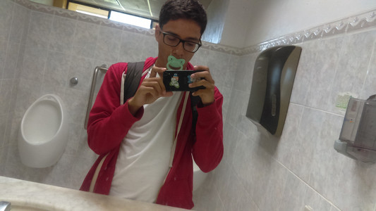 Usually don't upload photos with my face, but I think I feel cute in this.
(sorry for the bathroom scene in the back)