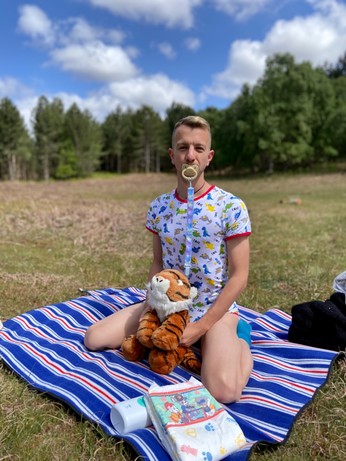 So today is my 30th birthday! I feel old but daddy says I’m still his baby boy 😇
My amazing new onesie and gold dummy were Birthday gifts from my fantastic baby brother @lostboyabdl 
There’s a video over on my tumblr and there’s more to come from our hike too ☺️