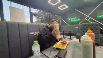 food zoom in