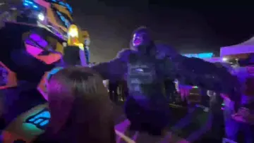 alexis twerks on gorilla