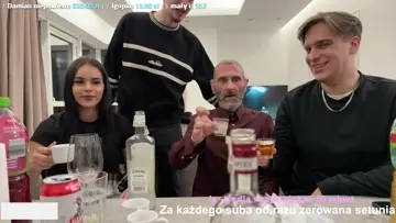 dziadzia wali z młodymi