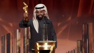 !! بيأخذ سلفي