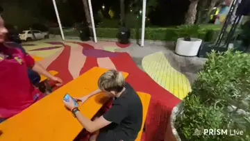 Y como consigues los likes de tus vídeos jaja
