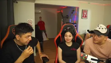 Y DE AHI NO SOLTASTE LA CORNETA NUNCA MAS