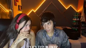AMKJAJAJAJAJ SE PRENDIA FUEGO
