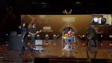 WE TRIBUTE THIS SONG LEGENDS NEVER DIE . TO NOXUS