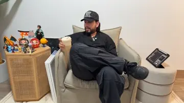 estafan al papa de ricardo con gorras patito