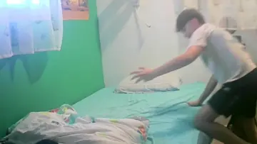 הלל עושה סלטה בלייב