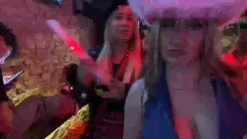 2 blondes grab some sexyyyy