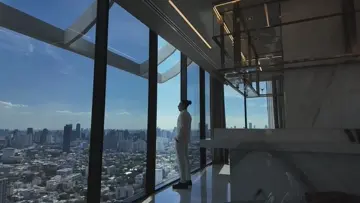 eating in the sky b-roll