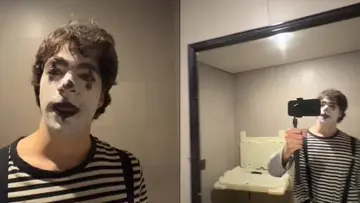 no pasa nada pequeña solo me estaba tocando