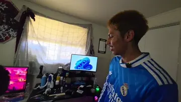 MUNECO BECOMES A BARBER ??!