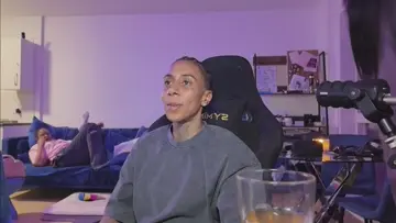 vee and her shoes