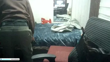 marakeando mientras limpia la pieza