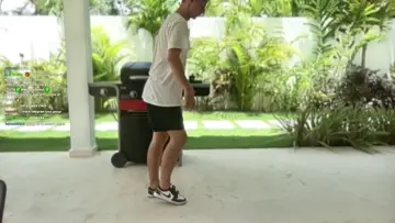 kashee do moonwalk.