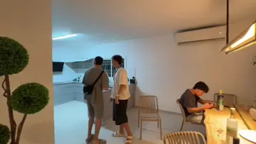 קופץ לבריכה