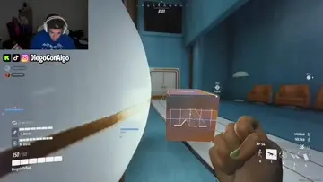 bro te estoy viendo en el televisor mira discord