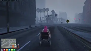 تبي تسرق وهي مُقعده😭