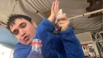 Çay İstedi Dalga Geçti!