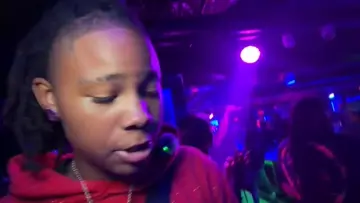 tryna sing the words but cant