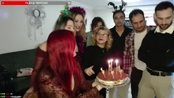 MEŞHUR KONUKLARLA YILBAŞI !slots !insta | Clip
