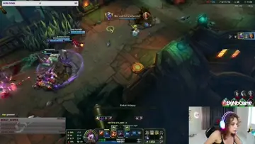 Ece Gank yiyor