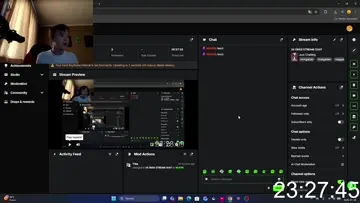 Kifli széttörte a monitorját...