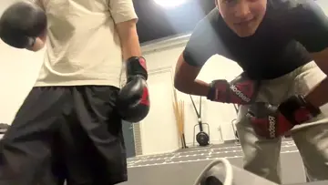 ayaz får en på hovedet