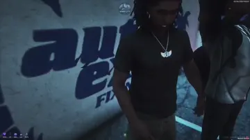 A handful of bootyy😭😭😭