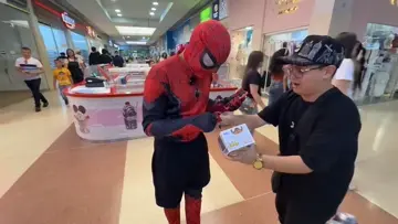 ME CONVERTÍ EN SPIDERMAN POR UN D | Clip