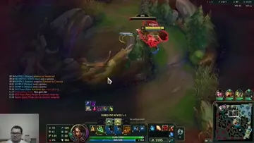 Rammus com o pc pedindo socorro