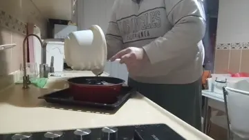 Gece Gizlice Kek Yaparken "Anamın" Baskını