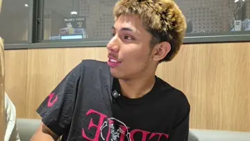 Muneco shows his new tattoo ! 