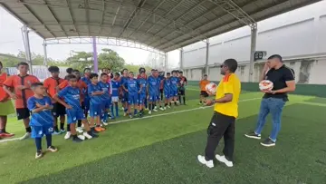 R