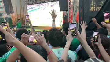 Mexico scores crowd goes crazy😭😭