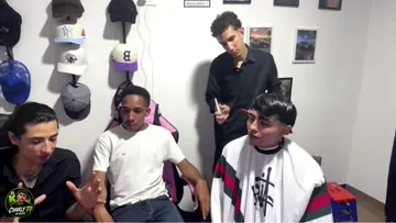 cuando estoy parchando con mis amigos y llega mama
