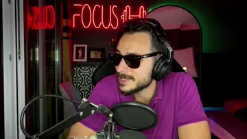 İspanya Sokaklarında Gözlüklü Vibe