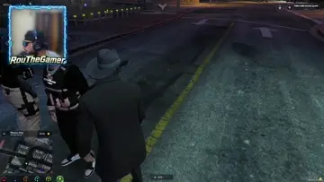 PAblo se pono los guantes con un Admin