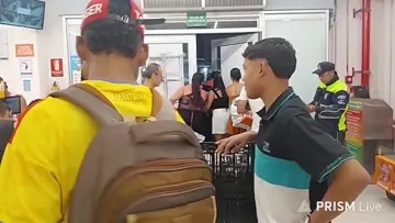 robándose las cereza