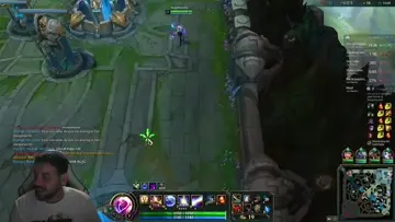 Jugar lol con vida adulta no combina.