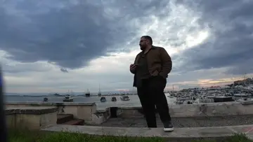 BEKCİ PENDİK SAHİLDE YUVARLANIYOR