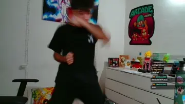 Tobi peleando contra las ganas de laburar