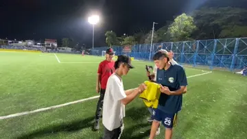 Manitos primera vez que firmó jajajaja