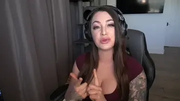 Woah that's a big as fuckin hawk dude!