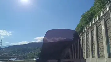 Mit Helm offen bei 80km/h