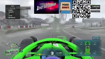 Gameplay racing F1 Overtaking attempt, skidding