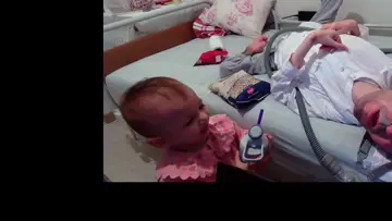 asya dayısını suluyor