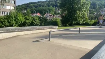Wobbly Fs Nosegrind