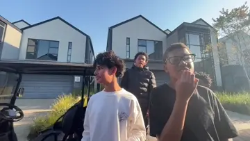 Cameraman needa lock in 